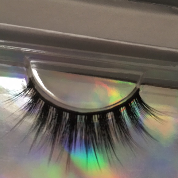 PUR lashes in Diva - Picture 5 of 8